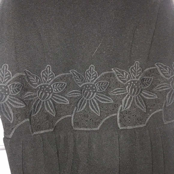 Black dress - Picture 3 of 3